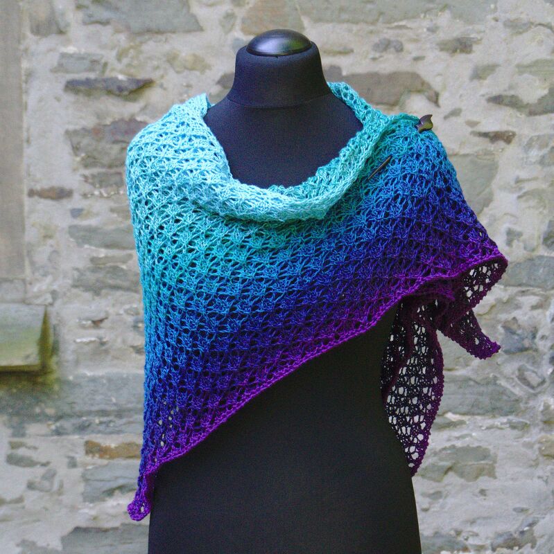 Tricornia Poncho, triangular poncho - Image 2