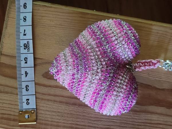 Häkelanleitung für ein gestreiftes Herz mit Perlen als Schlüsselanhänger - Bild 4