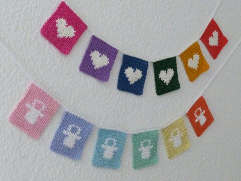 Häkelanleitung für eine Fähnchengirlande mit 2 verschiedenen Motiven