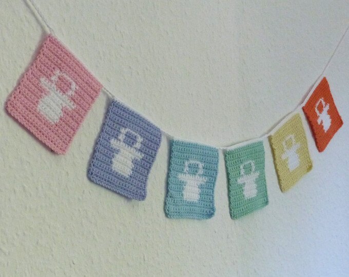 Häkelanleitung für eine Fähnchengirlande mit 2 verschiedenen Motiven