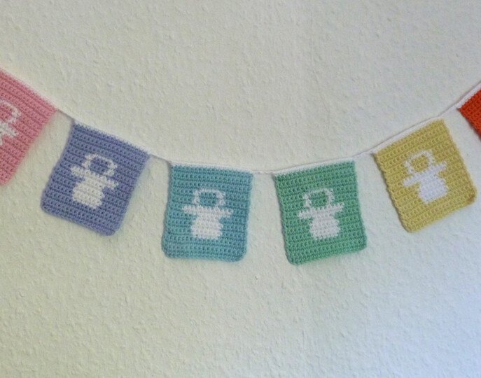 Häkelanleitung für eine Fähnchengirlande mit 2 verschiedenen Motiven