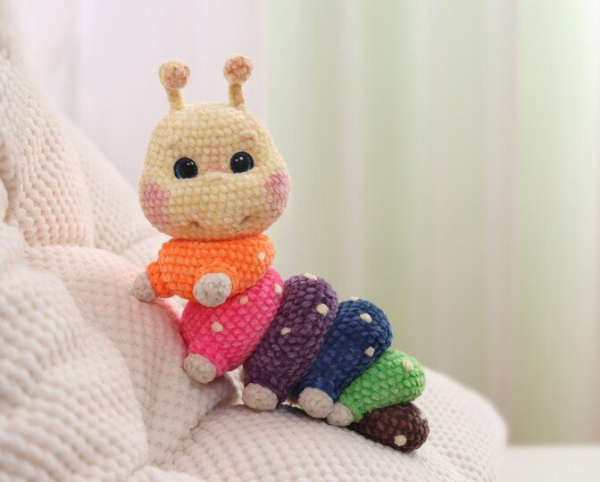 Häkelanleitung: Die kleine Raupe Emily