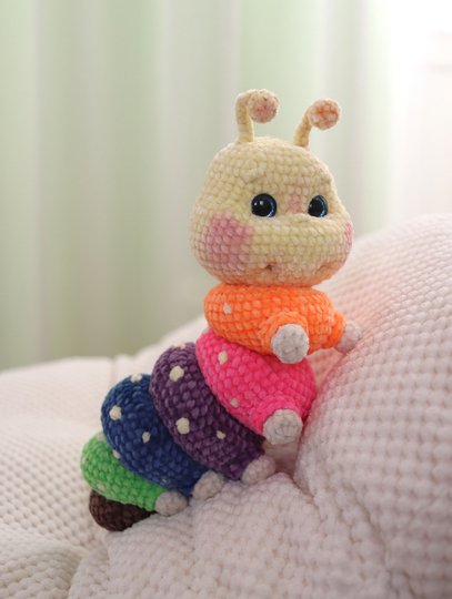 Häkelanleitung: Die kleine Raupe Emily