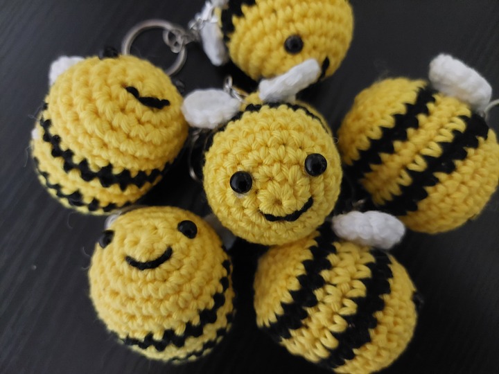 Häkelanleitung: Kleine Biene als Schlüsselanhänger