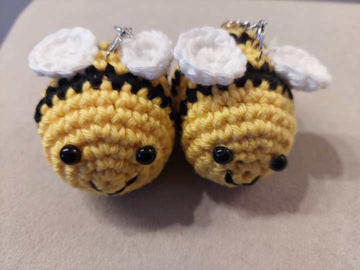 Häkelanleitung: Kleine Biene als Schlüsselanhänger