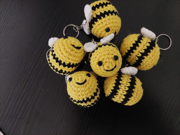 Häkelanleitung: Kleine Biene als Schlüsselanhänger