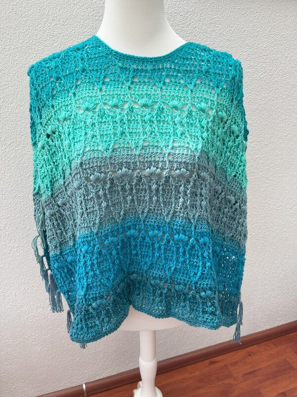 Luftiger Poncho für laue Sommerabende