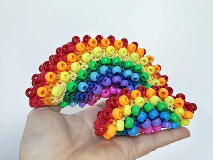 Häkelanleitung Regenbogen + Perlen, Fidget Spielzeug, Glücksbringer