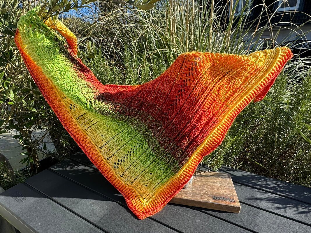 Crochet Pattern Triangular Scarf "Nikaia" - Image 2