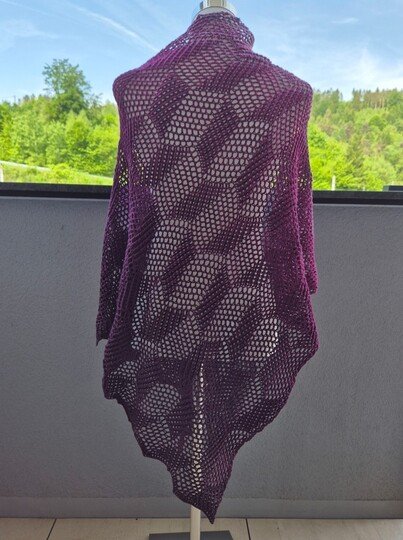 Crochet Pattern Triangular Scarf "Nikaia"