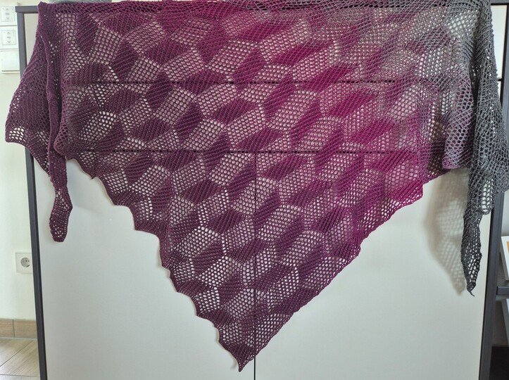 Crochet Pattern Triangular Scarf "Nikaia"