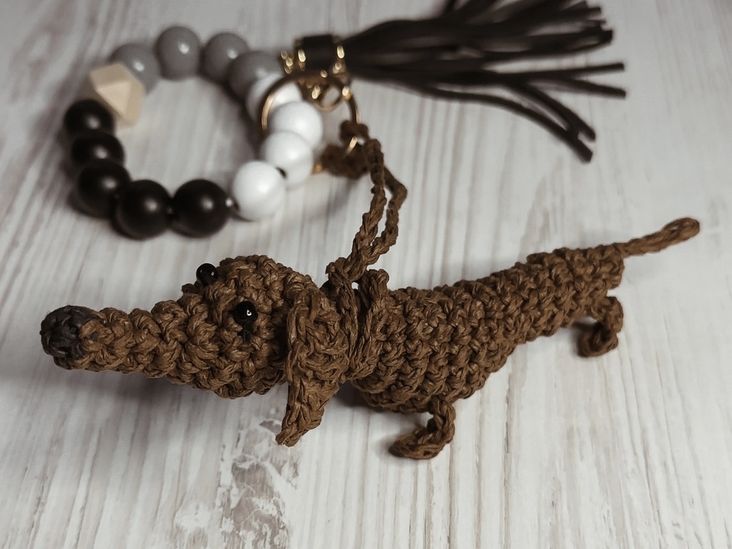 Crochet pattern dachshund pendant PDF and video tutorial