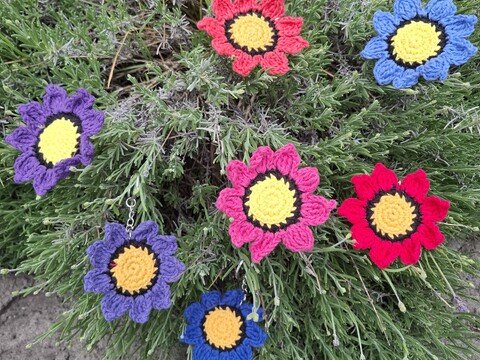 Häkelanleitung "Blütentraum" Schlüsselanhänger/Haarspange, gut für Anfänger