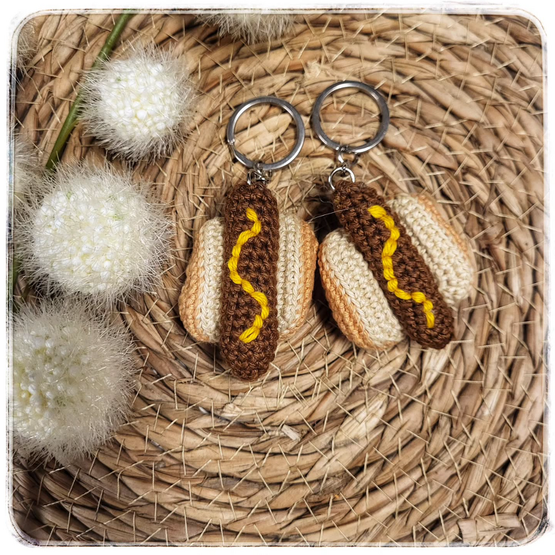 Häkelanleitung - Amigurumi Schlüsselanhänger Thüringer Bratwurst