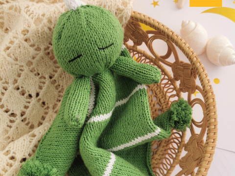 knitting pattern PDF Dinosaurier Chris baby easy pattern amigurumi toy