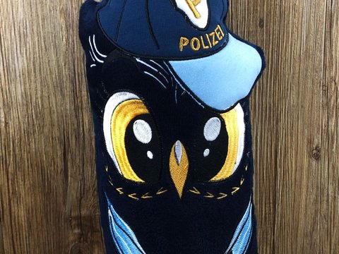 Stickdatei ITH Eule Polizei für Rahmen 20×30 cm, Maschinenstickdatei