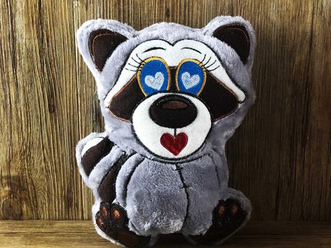 Stickdatei ITH Waschbär Willi für Rahmen 20×30cm, Maschinenstickdatei