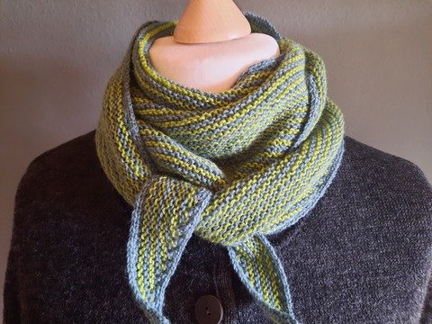 Kleines geringeltes Dreieckstuch