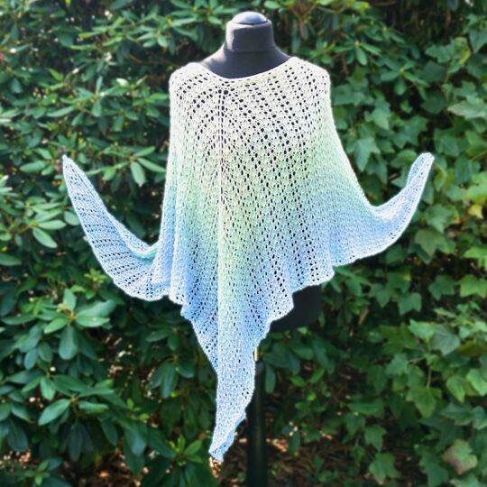 Tricandia Poncho, dreieckiger Poncho