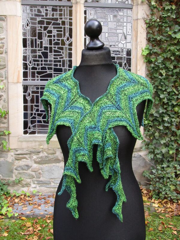 Dragon Hug, Drachenumarmung, Schultertuch - Bild 6