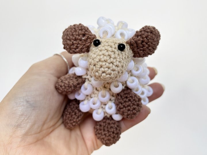 Amigurumi Schaf mit Perlen - Fidget Spielzeug, Schäfchen, Lämmchen, Lamm