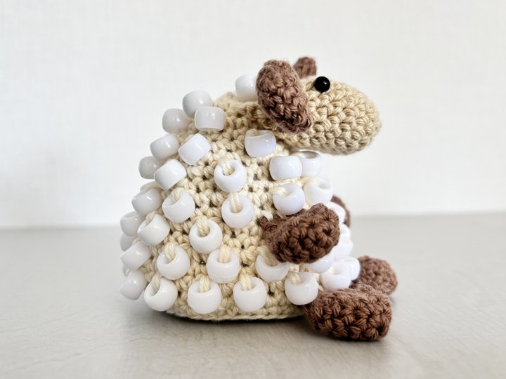 Amigurumi Schaf mit Perlen - Fidget Spielzeug, Schäfchen, Lämmchen, Lamm
