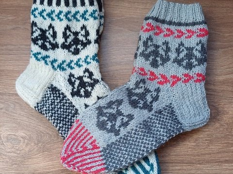 Anleitung Sockenmuster Waschbärenbande, mit mehreren Fäden