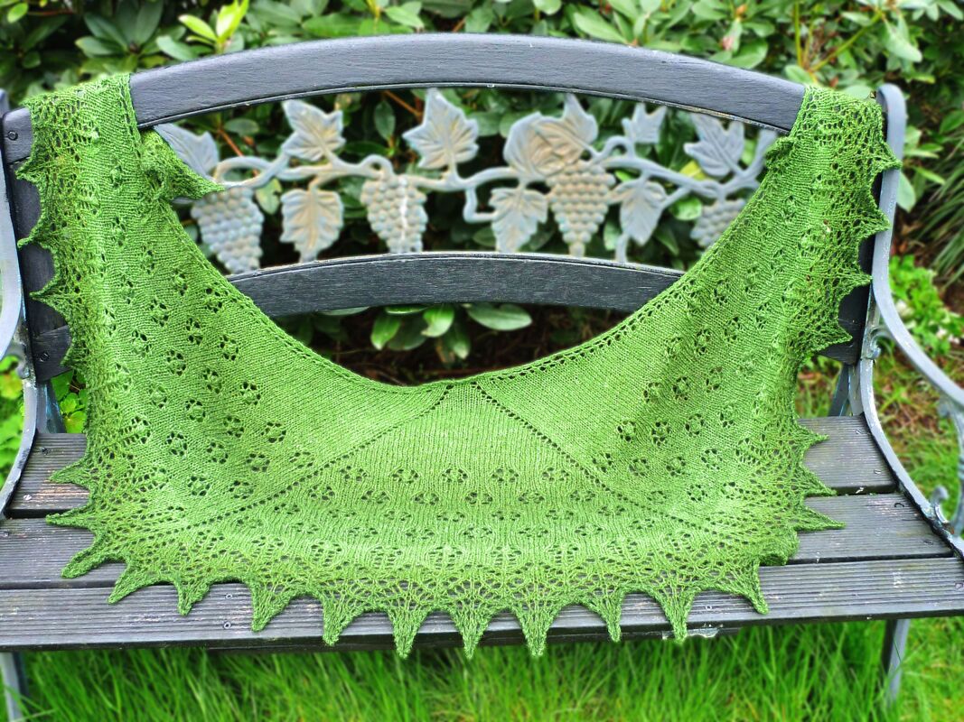 Spring Flowers Shawl, Lace Shawl with Flowers and Nupps - Image 9