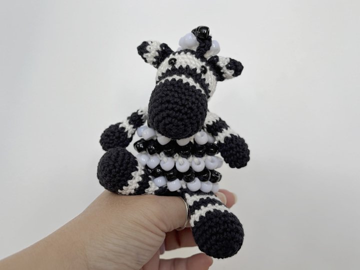 Amigurumi Zebra mit Perlen, Fidget Spielzeug, Tiere häkeln