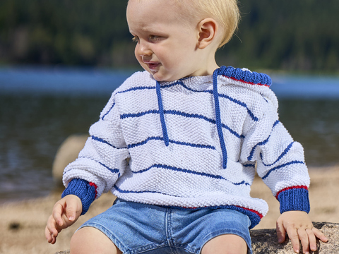 Streifenpulli mit Kapuze