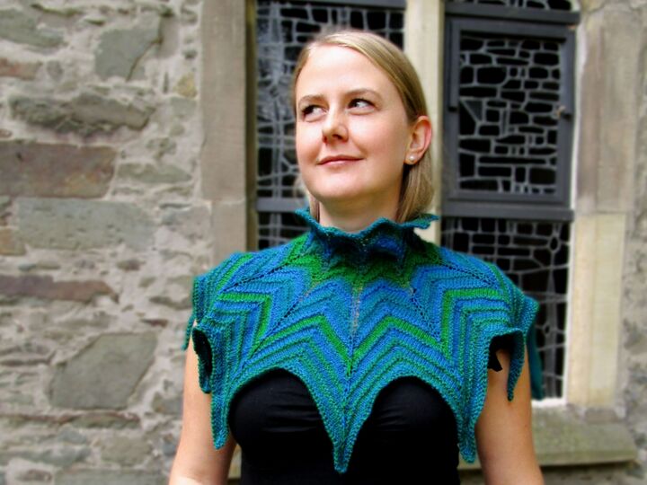 Dragon Cowl, neckwarmer, knitting pattern for adults