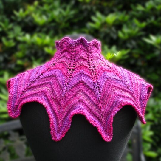 Dragon Cowl, neckwarmer, knitting pattern for adults