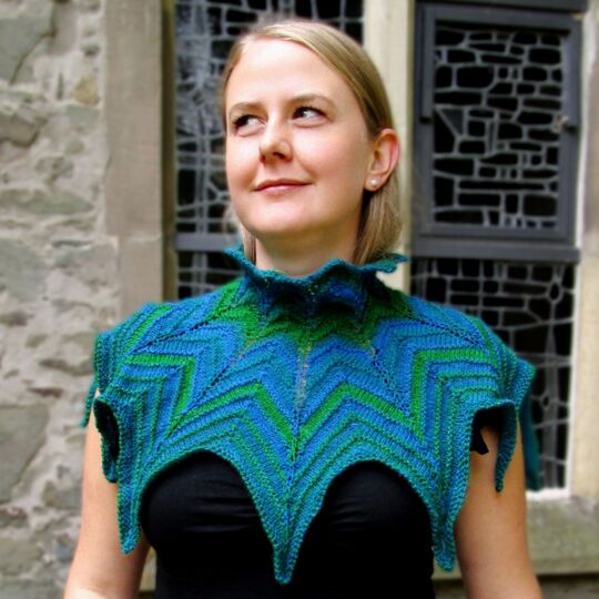 Dragon Cowl, neckwarmer, knitting pattern for adults