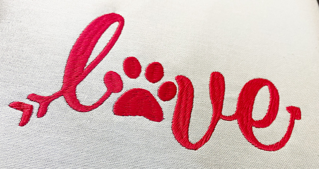 Stickdatei LOVE mit Hundepfote in 6 Größen, Maschinenstickdatei