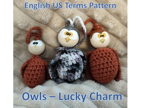 Eule als Sorgenwürmchen Glücksbringer