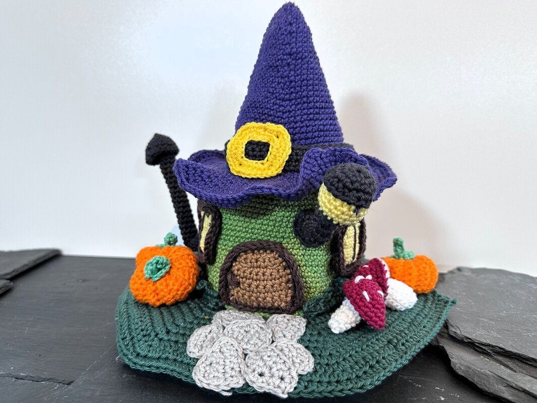 Häkelanleitung als PDF für das Hexenhaus