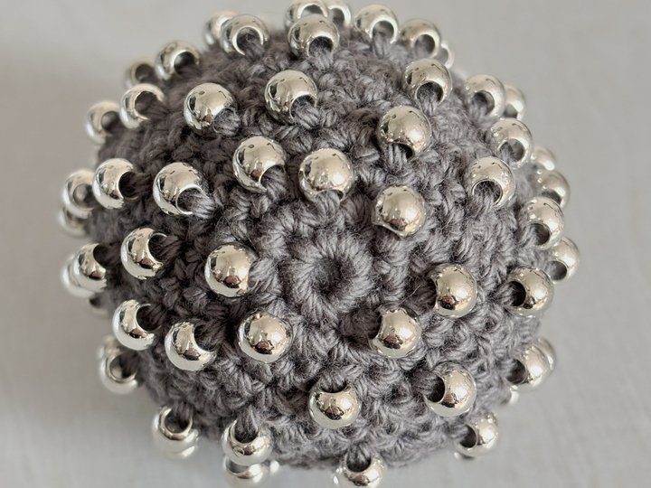 Amigurumi Igel Fidget Spielzeug mit Perlen, Fidgetspielzeug, Perlen häkeln