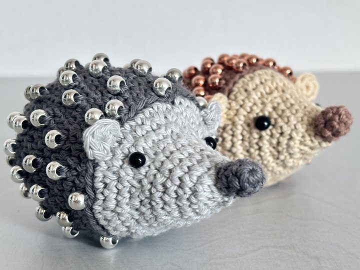 Amigurumi Igel Fidget Spielzeug mit Perlen, Fidgetspielzeug, Perlen häkeln