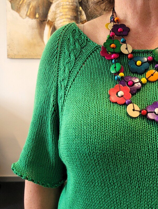 "Messina" - Pulli mit Zopfmuster und schönem Lochrand - Strickanleitung RVO