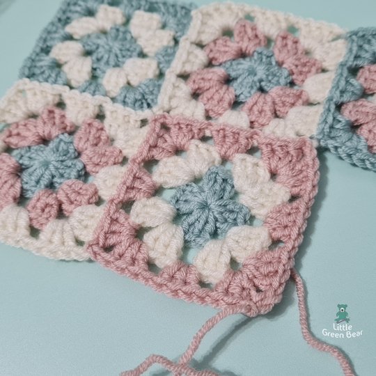 Soft Posy Baby Blanket Crochet Pattern (English)