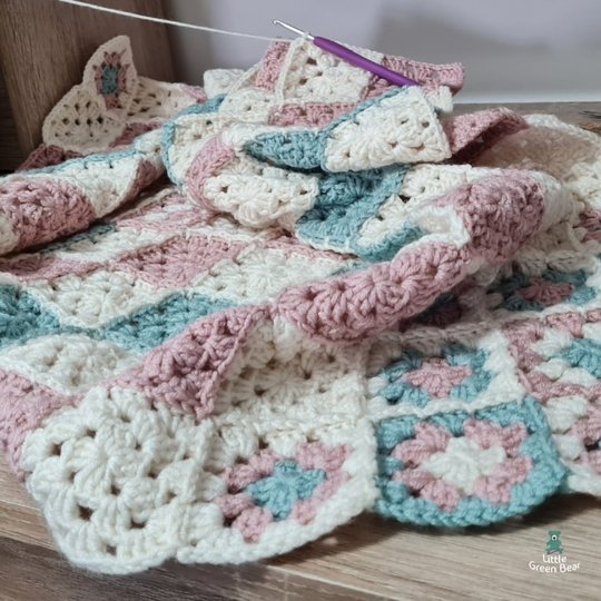 Soft Posy Baby Blanket Crochet Pattern (English)