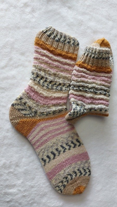Strickanleitung "June Socks"