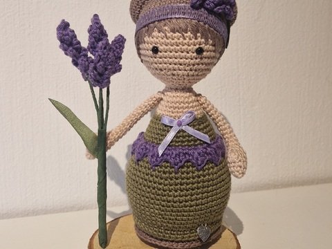 Blumenkind Lavendel Puppe  - Häkelanleitung