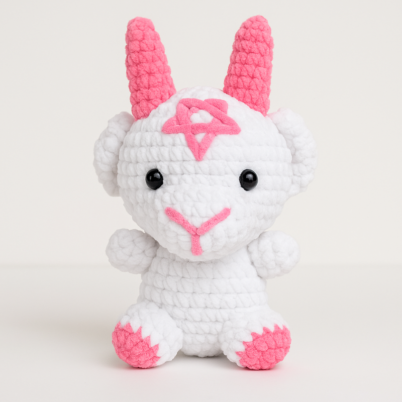 Kleines gehäkeltes Amigurumi-Ziegentier weiß mit rosa Akzenten