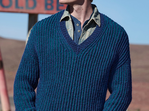 Pulli im zweifarbigen Patentmuster