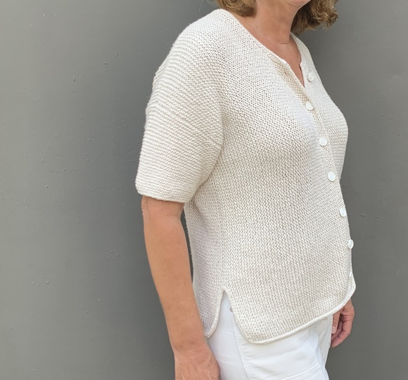 Quer gestrickte Damenjacke mit Rippenmuster – Größe 36 bis 48