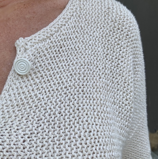 Quer gestrickte Damenjacke mit Rippenmuster – Größe 36 bis 48