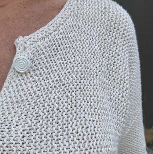 Quer gestrickte Damenjacke mit Rippenmuster – Größe 36 bis 48