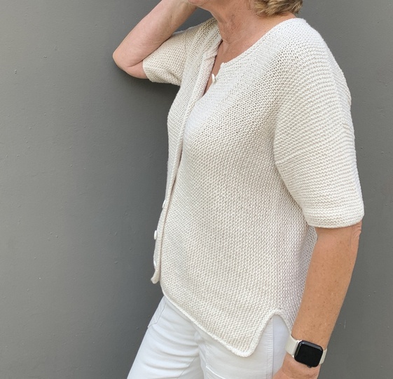 Quer gestrickte Damenjacke mit Rippenmuster – Größe 36 bis 48