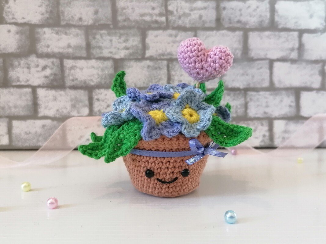 Forget-me-not Crochet Bouquet with Heart in a Pot – Romantic Amigurumi Gift
